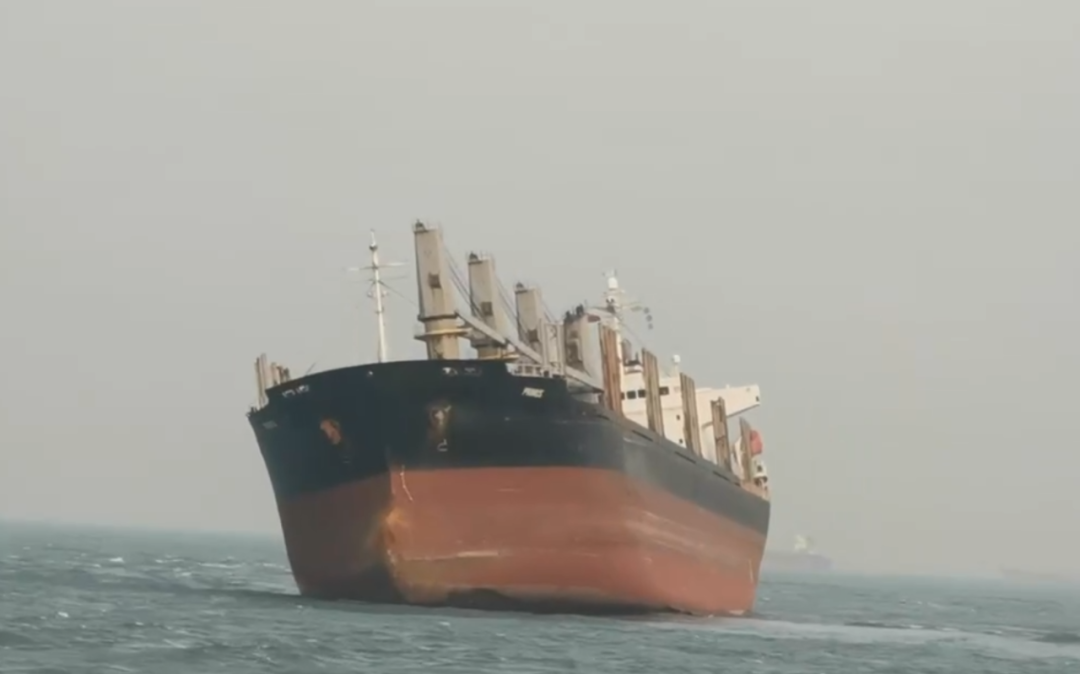惊！外轮在罗源湾触礁搁浅后被救