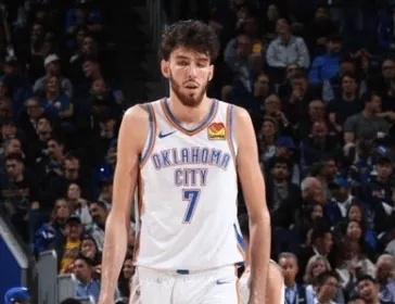 聚焦2月25日NBA：球员动态与赛事周边