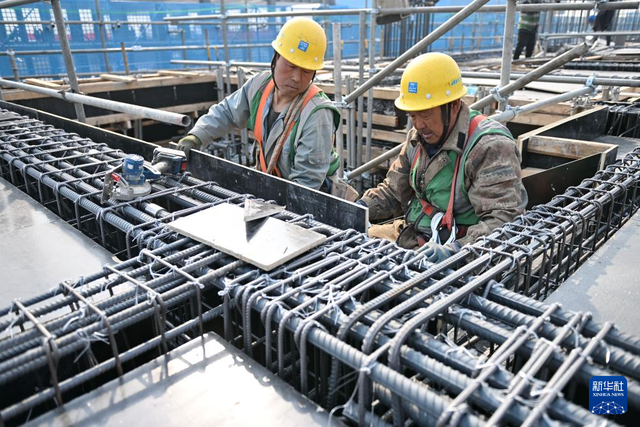 雄安新区建设：热火朝天的繁忙景象，探雄安新区建设：塔吊林立背后的发展