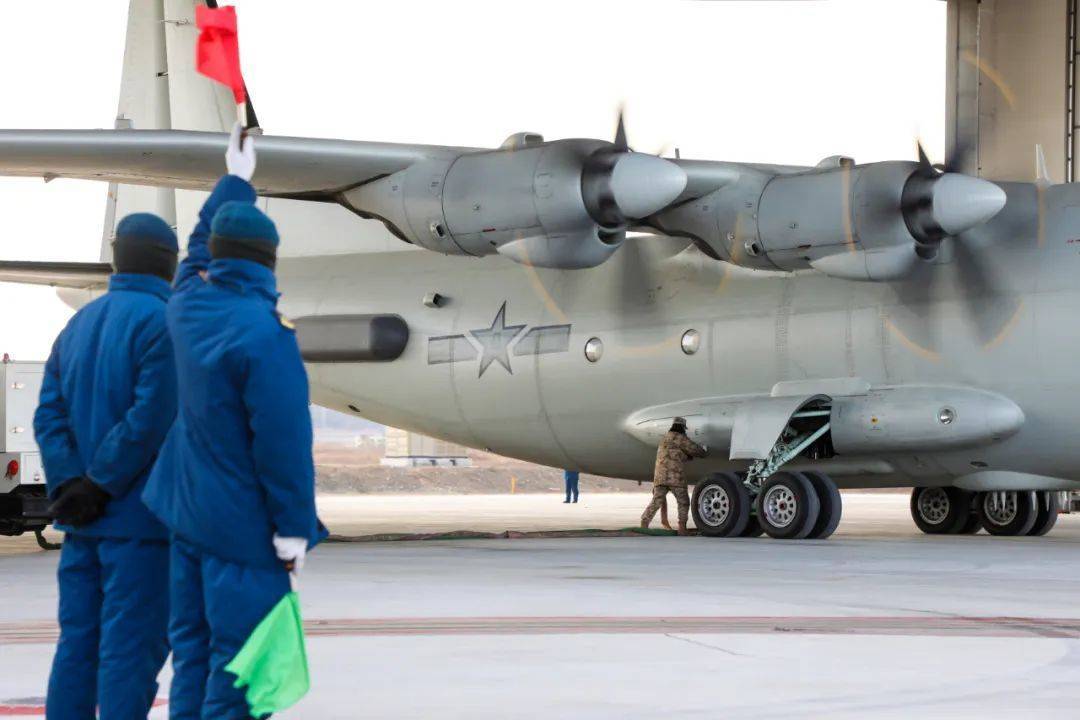 海天硝烟起：北部战区海军航空兵体系协同训练