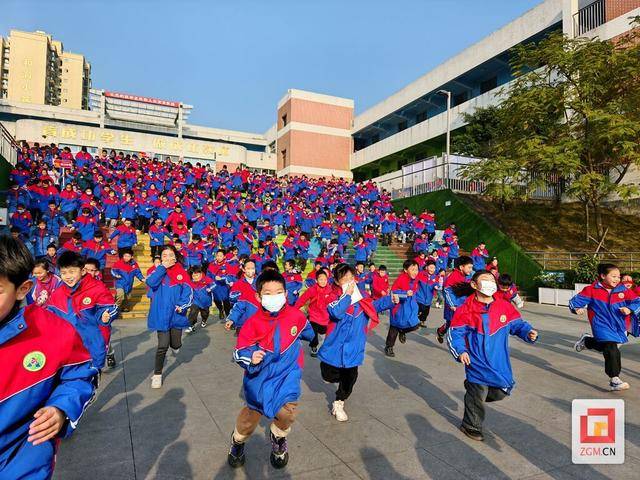自贡汇西小学消防演练：提升师生应急能力