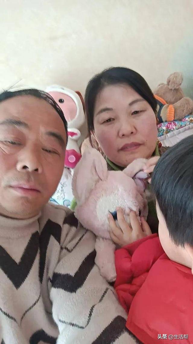 湖北十堰：育儿嫂夫妇与奶娃的春节时光及背后的艰辛，湖北十堰育儿嫂：抚养奶娃面临诸多难题