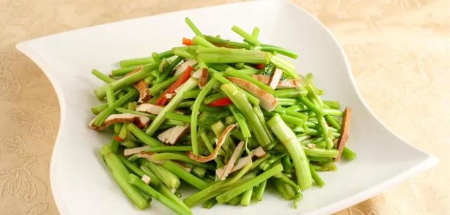 芹菜的养生价值与常见种类及食疗方 芹菜：立春时节的养生佳选