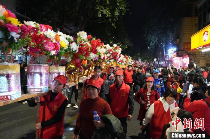 上杭南阳花灯巡游：民俗文化的精彩展示，上杭：看花灯巡游，感春节民俗魅力