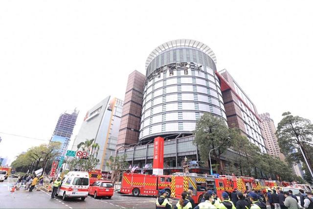 台中新光三越百货气爆，澳门家庭深陷悲痛 台中气爆致澳门家庭惨祸：2岁女童重伤