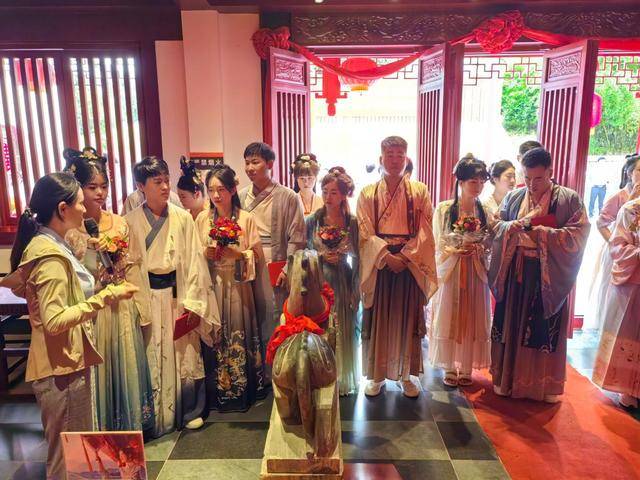 瀛湖景区春节活动大赏：惊喜福利嗨翻天 2025春节：安康瀛湖景区的欢乐之旅
