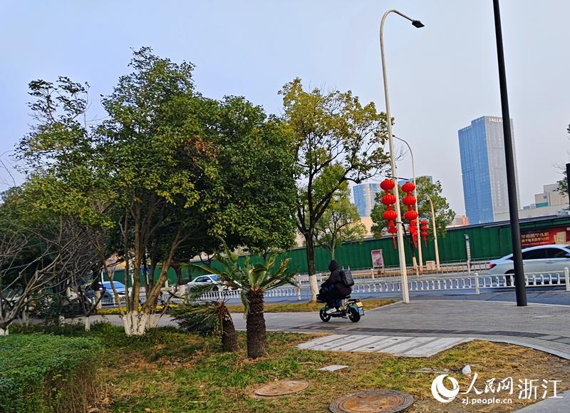 杭州某丁字路口通行不便，何时能解决？