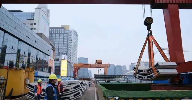 大年初四，成都轨道交通建设奏响复工奋进曲，成都轨道交通建设：新春复工，早谋快动保畅通