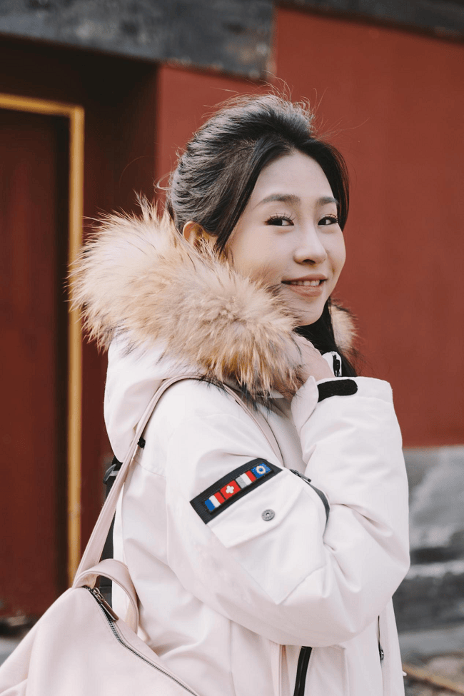 DIGIC X与佳能EOS R10：冬日人像摄影的得力助手，北京一月：无雪冬日的人像摄影魅力