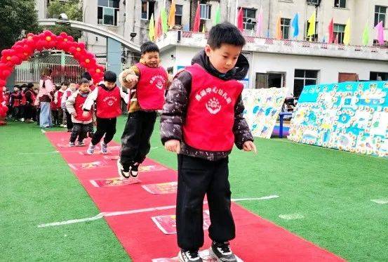 西湖中心幼儿园：充满童趣的新学期开学典礼 西湖中心幼儿园新学期开学典礼：萌娃的欢乐开启