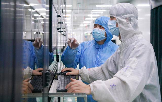 成都冠石科技：春节加班忙生产，员工坚守有保障 成都冠石科技春节生产一线：员工坚守背后的故事