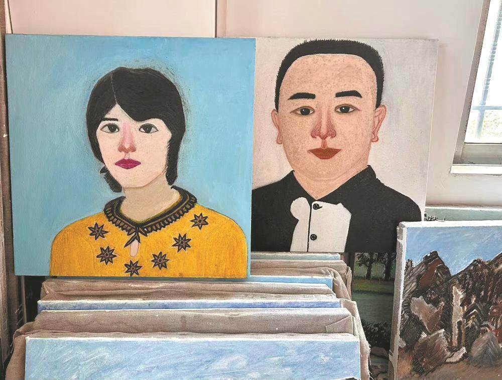 画石成山：程君兰的绘画之路 程君兰：从家庭主妇到画家的蜕变之旅