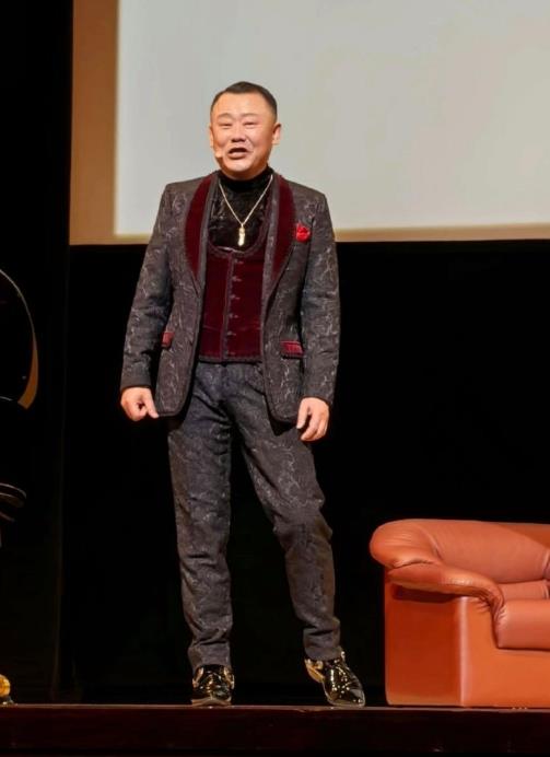 周立波横滨脱口秀：回归背后的冷与热