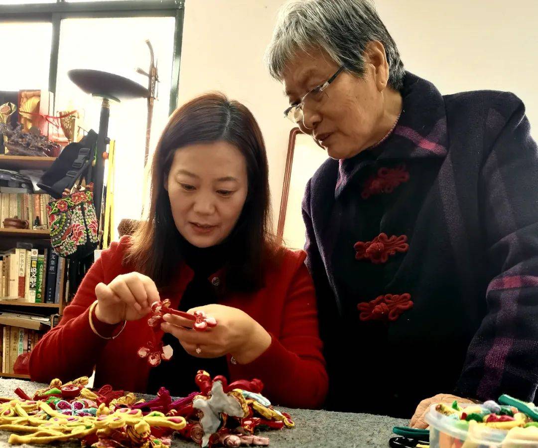 探秘古薛盘扣：非遗名录中的传统技艺 古薛盘扣：非遗传承中的创新之旅