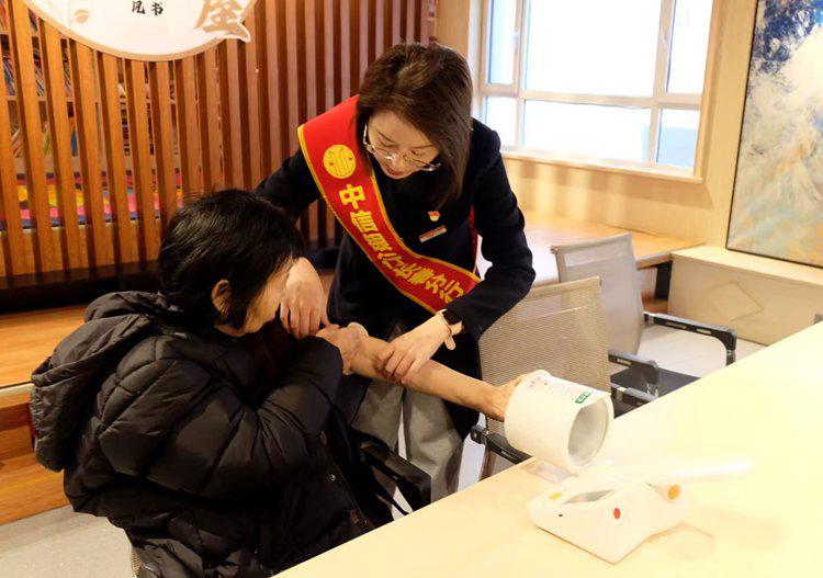 2025年长春：中信银行党员社区服务暖心之举，中信银行长春分行营业部党员进社区：金融服务与人文关怀并行