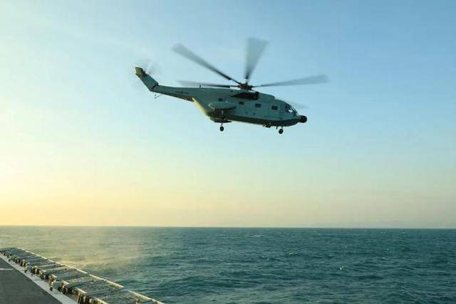 南部战区海军航空兵直升机训练全记录，海军航空兵直升机：南部战区的训练风采