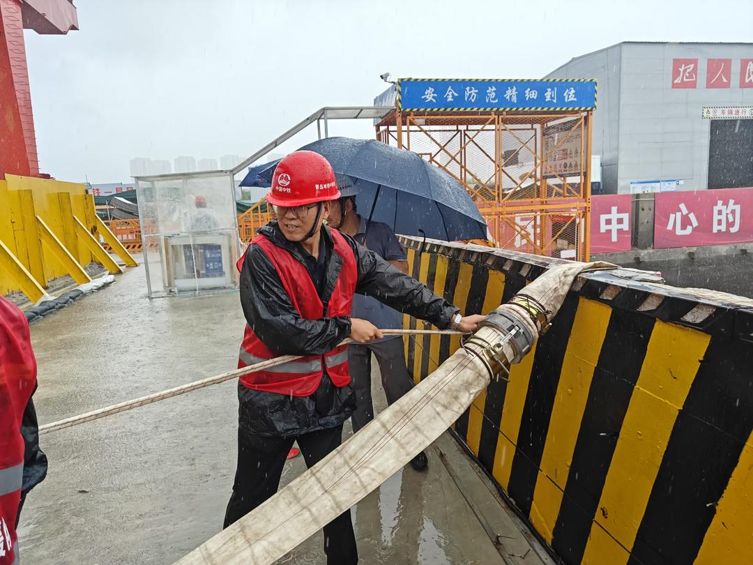 中铁一局张力军：青岛地铁建设中的安全之星 青岛地铁6号线二期建设者张力军：点亮交通之光