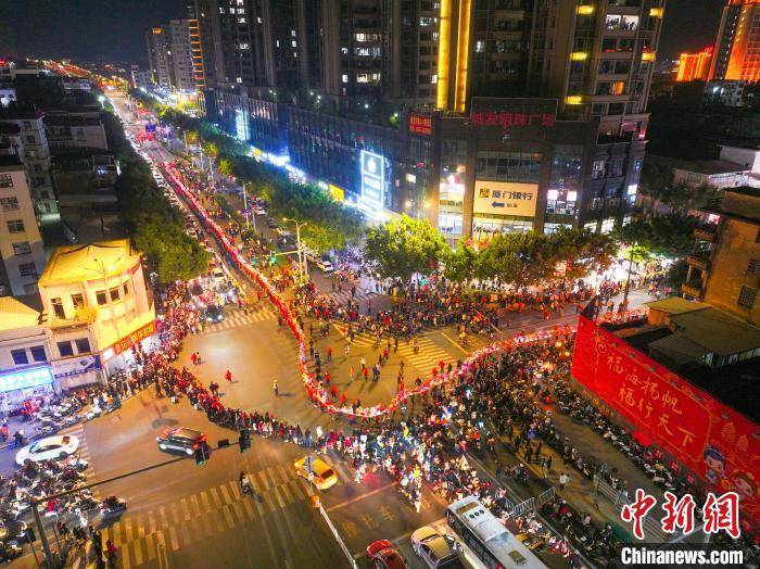 上杭南阳花灯巡游：民俗文化的精彩展示，上杭：看花灯巡游，感春节民俗魅力