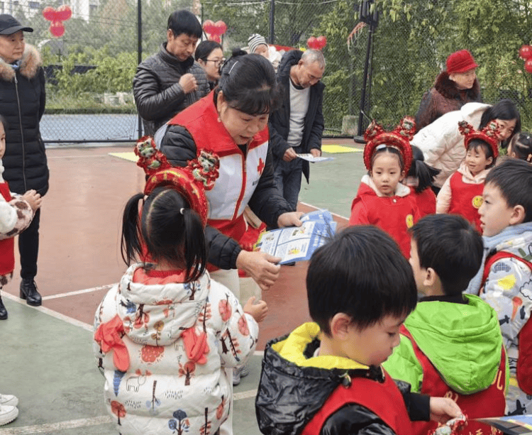 回兴街道：趣味活动推广垃圾分类 科兰路社区活动：以幼儿带动居民参与垃圾分类