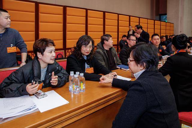 政协委员与局长面对面：成都发展的多方探讨