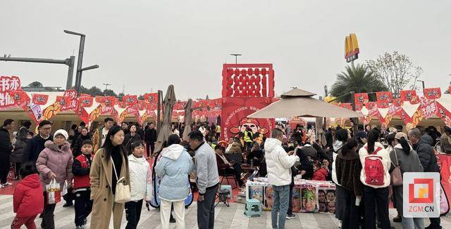 2025自贡春节：消费画卷背后的供应、活动、餐饮与住宿 自贡春节：消费市场繁荣，多彩活动人气爆棚