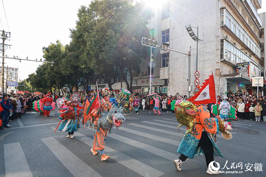 南陵：传统民俗灯会热闹非凡，南陵民俗灯会：彩灯与民俗表演的盛宴