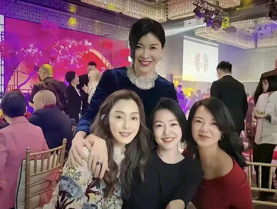 阿雅节目里讲大S去世：面带微笑，舆论哗然