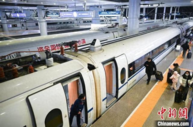 2025年浙江春运：客流总量创新高，多种交通数据大揭秘，浙江2025春运：客流增长，交通结构与能源交通新态势