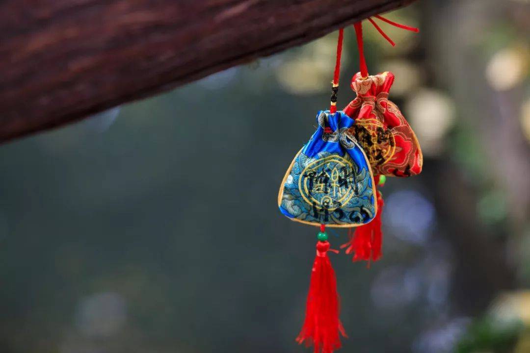 经典古诗里的兴奋之情全解析，徐志摩的情感诗篇与古诗中的喜乐对比