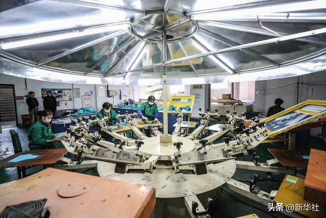 兴城泳装产业：从家庭作坊到全球市场 兴城：年均1.7亿件泳装的东北海滨小城