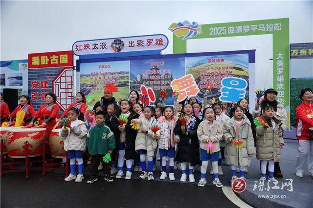 罗平花海马拉松圆满结束，公安温情守护，云南罗平花海马拉松：一场有公安护航的盛会