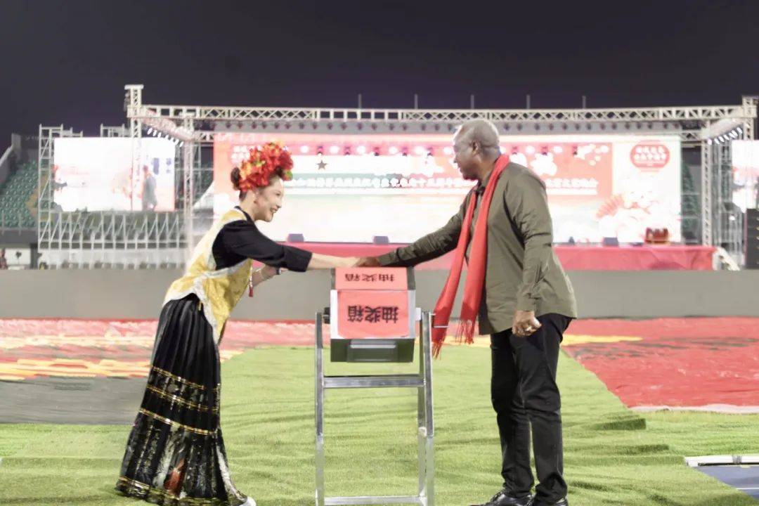 加纳之旅：福建演出院团的文化交流盛事，中加建交65周年节点：福建文艺团在加纳的文化之旅