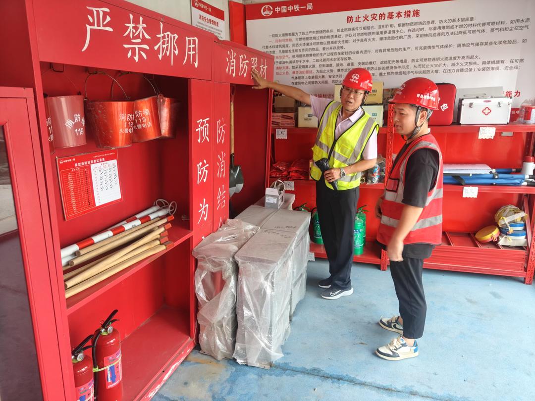 中铁一局张力军：青岛地铁建设中的安全之星 青岛地铁6号线二期建设者张力军：点亮交通之光