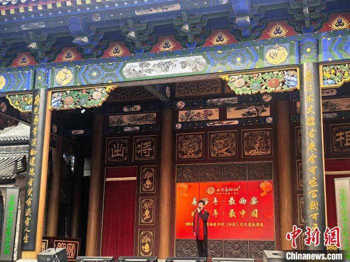 秦腔大戏吼出浓浓年味：露天戏台的独特魅力