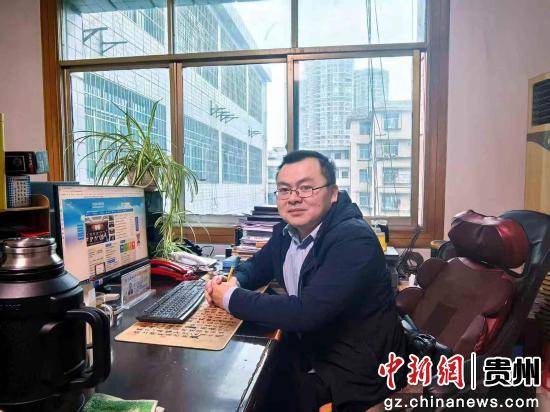贵州民政工作者赵才军：双拐撑起的20余年奋斗路 身残志坚！贵州民政工作者赵才军的不凡人生
