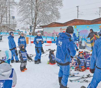 走进冰雪胜地，看打破限制的冰雪经济，探秘波兰、奥地利、智利：冰雪旅游的别样风情
