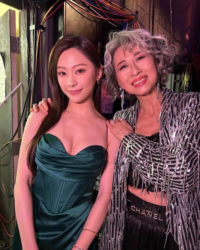 探秘TVB艺员叶蒨文：从舞蹈学院到感情疑云，TVB叶蒨文：演艺路与感情状况的起伏