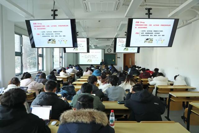 开学啦！校园里的青春画卷，2025开学日：校园生活的新开始