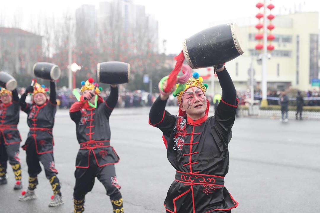 胶东秧歌大展演，乳山广场盛事开启 2025胶东秧歌交流：乳山奏响文化强音