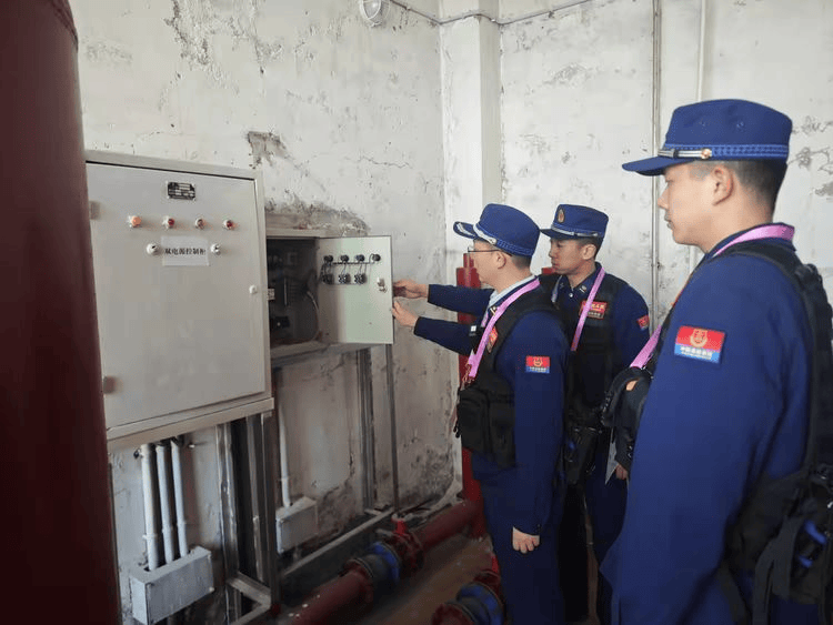 香坊消防救援队伍在北大荒国际饭店的坚守