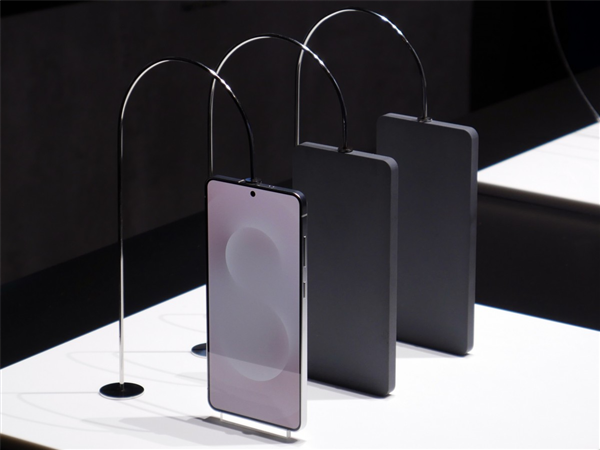 惊！三星Galaxy S25 edge手机壳现身，超薄机型端倪初现