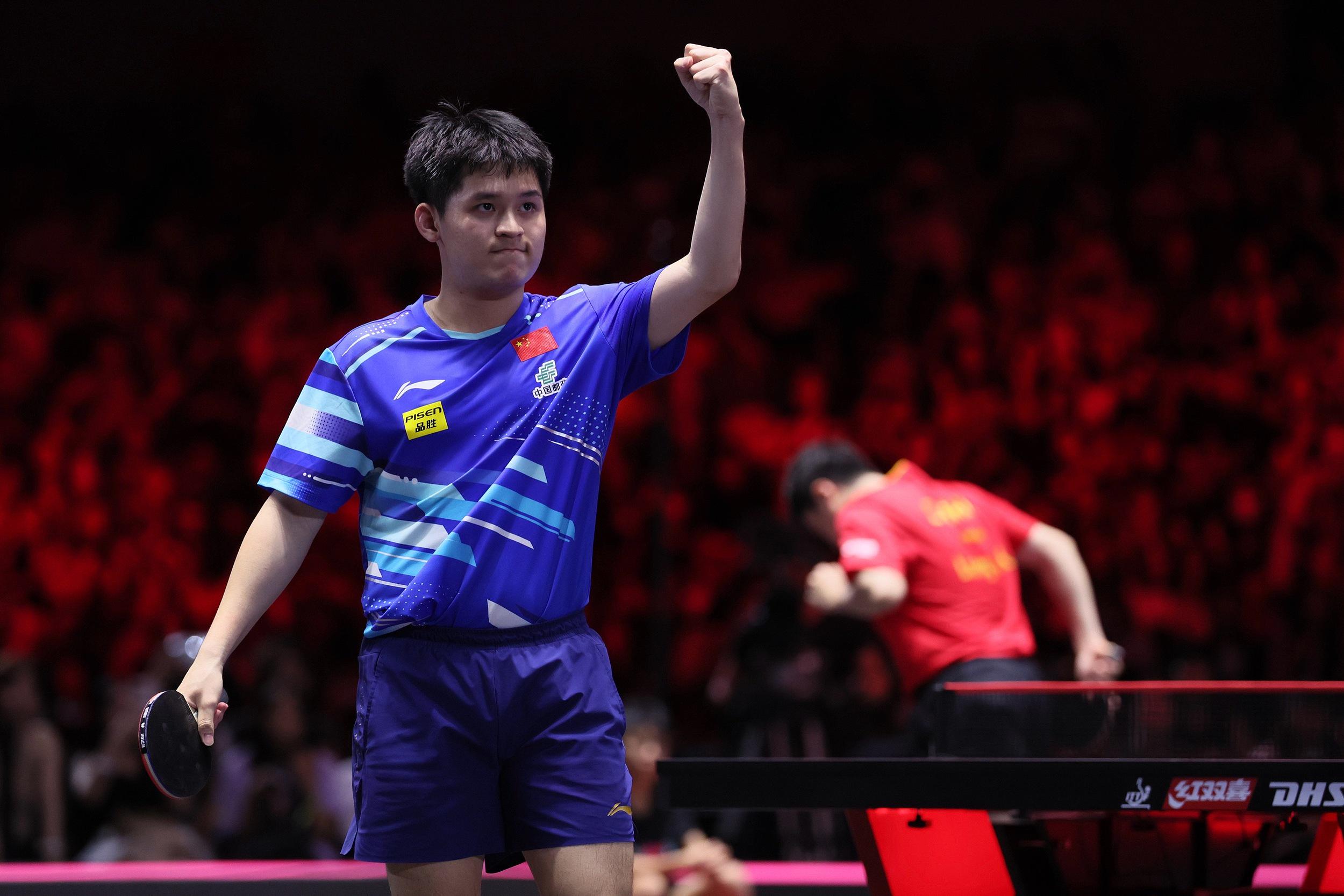 19岁林诗栋成最年轻世界第一，蒯曼也在进步，林诗栋：19岁解锁世界第一，国乒新星闪耀新加坡