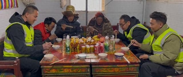 西藏藏历新年：中交员工与藏民共度，藏历新年：地震灾区的别样新年氛围