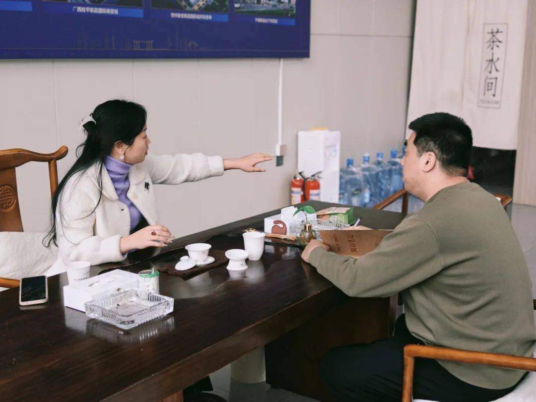 平和山格镇：干部随访助力企业资源整合，打造双赢局面