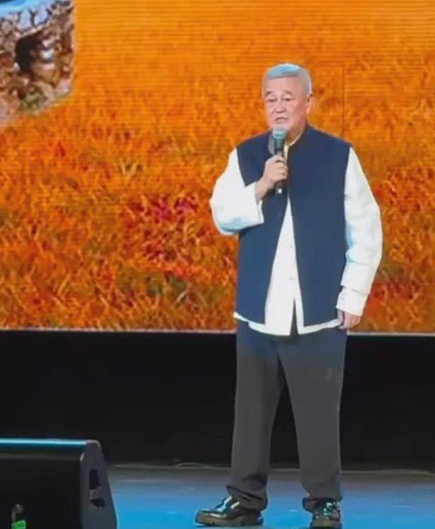 赵本山纽约演出：浓郁中国风与高涨热情，赵本山携辽宁民间艺术团纽约开演：经典重现
