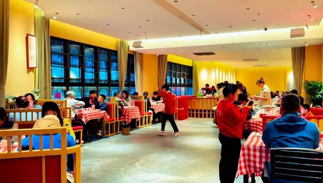 春节期间宁波餐饮店的热度现象，探寻宁波美食：那些人气超高的餐饮店