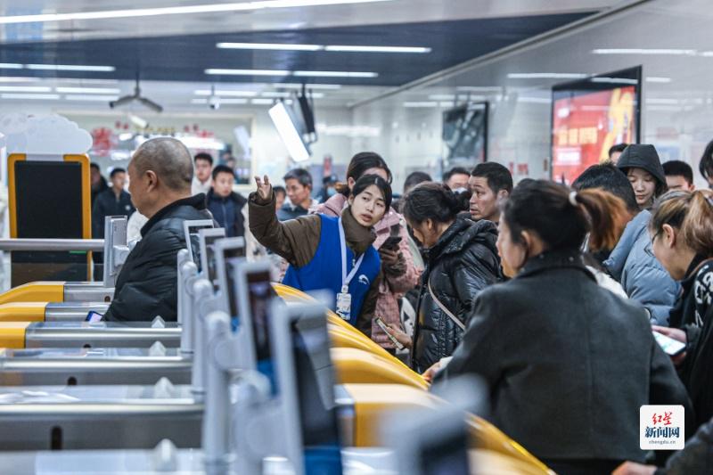 成都地铁：春运中的卓越表现 解析成都地铁春运：客流量、服务背后的故事