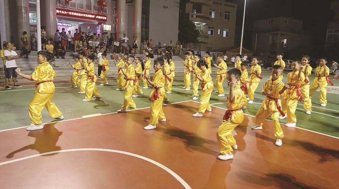 “申遗”成功后的首个春节，福建石狮狮阵闪亮登场