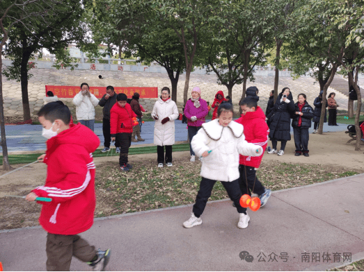 南阳市首届少年空竹研习活动：青少年与传统文化的交融，空竹之约：2025年南阳市少年的传统文化之旅