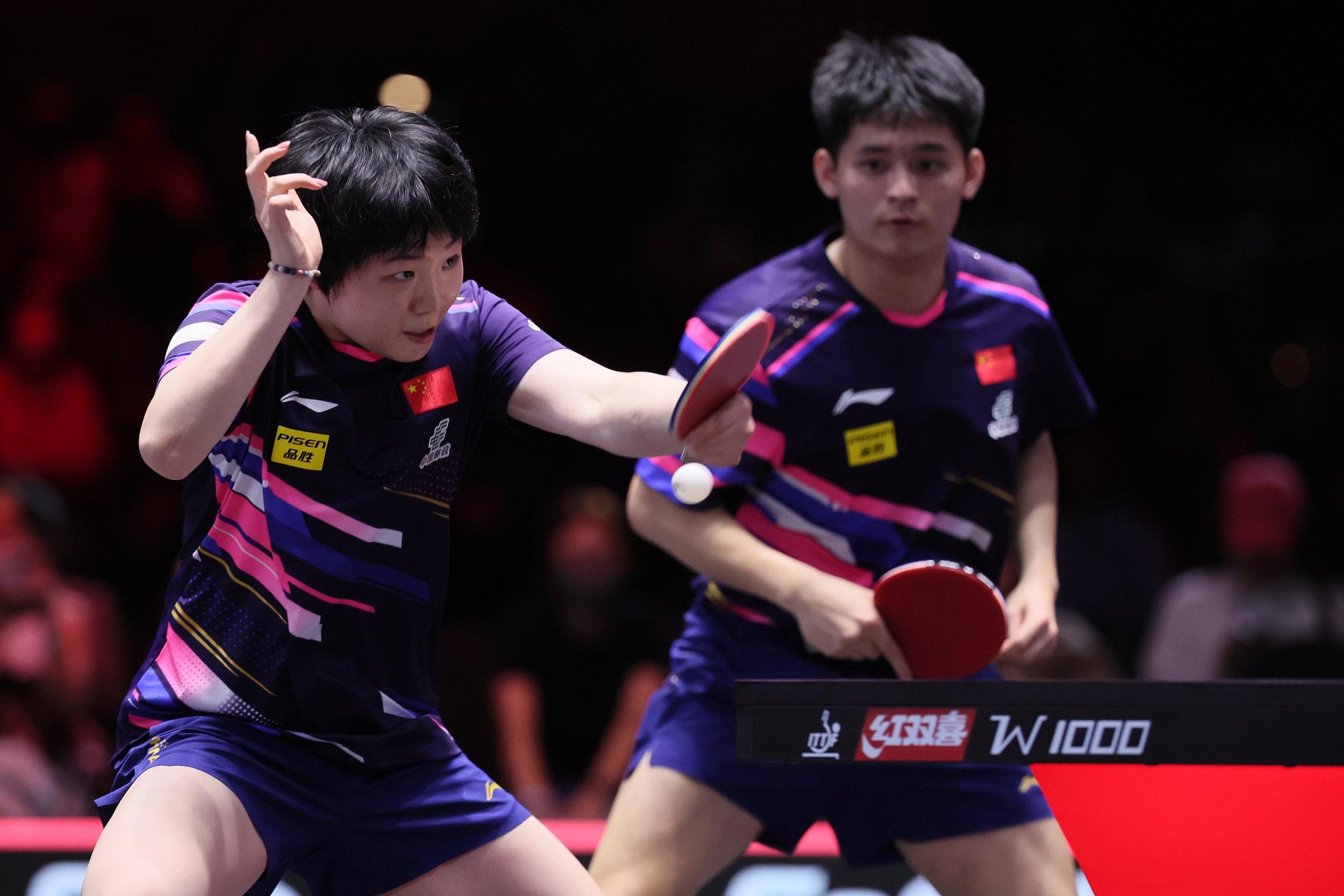 19岁林诗栋成最年轻世界第一，蒯曼也在进步，林诗栋：19岁解锁世界第一，国乒新星闪耀新加坡